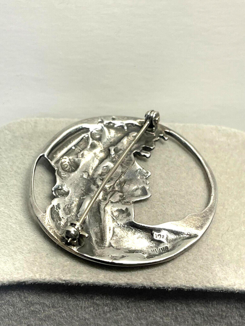 Vintage Sterling Silver Round Art Nouveau Lady Profile Brooch from 1970's - Picture 2 of 9